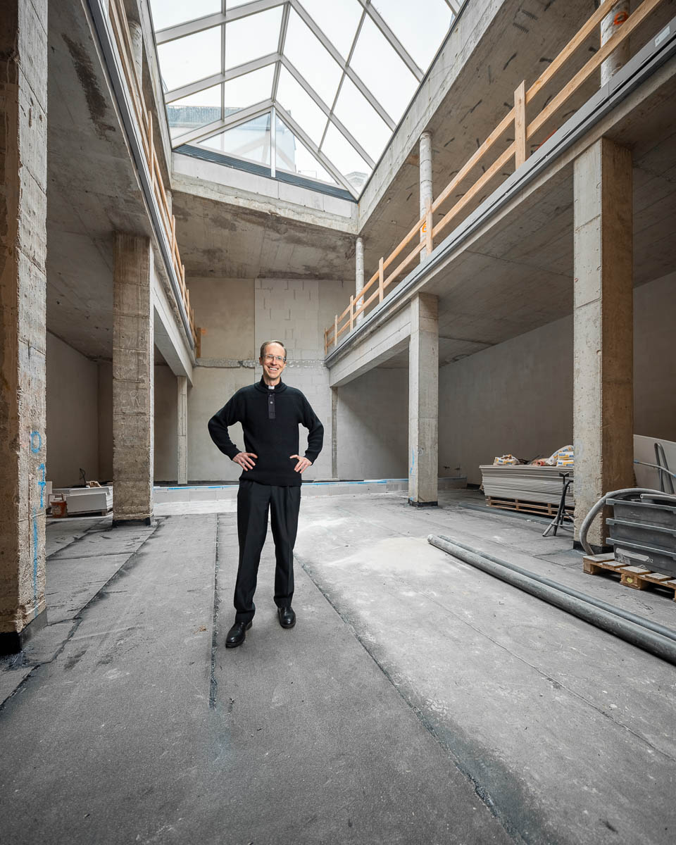 P28 - Bauherr Father George